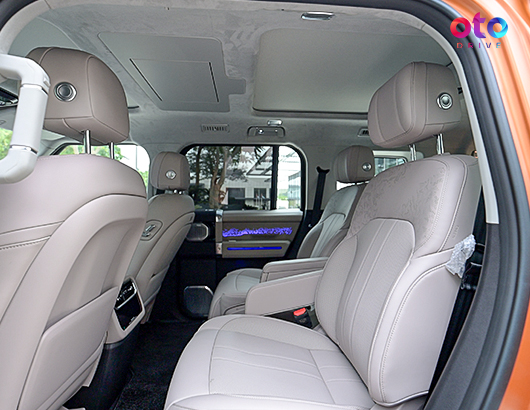 Premium cream leather seats and spacious cabin view inside the new Jetour G700 SUV.