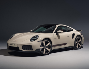 Porsche 911 Turbo S Sadu Edition fêtes 70 years in Kuwait
