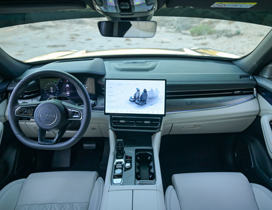 Interior & Technology Features