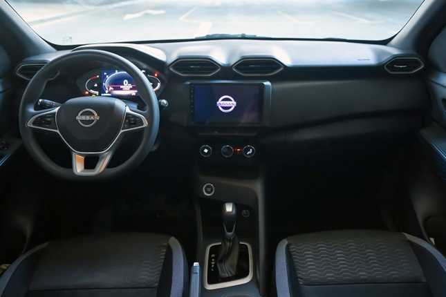 Interior & Technology Features